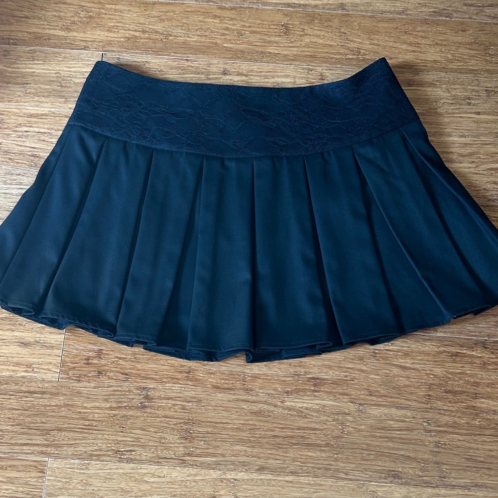 Bebe Black Lace Waist Pleated Mini Skirt, Size 8 - Picture 11 of 16